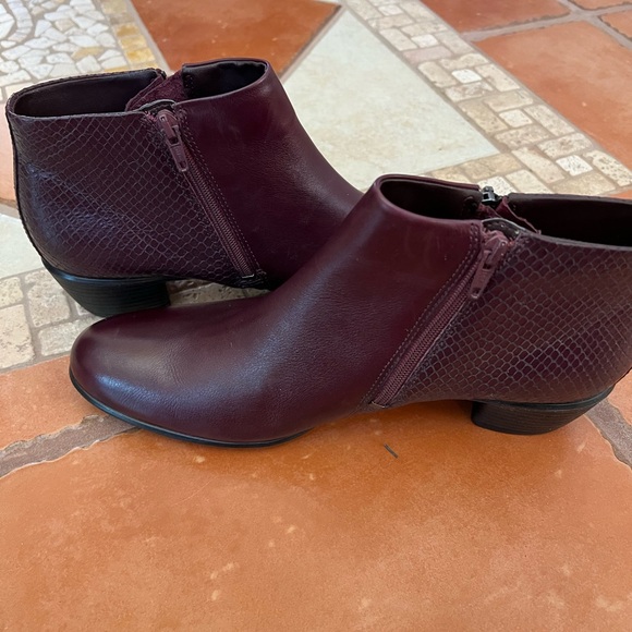 ECCO Shape 35 Sartorelle Leather Booties – Burgundy – Women’s 42 (US 11/11.5) - Picture 5 of 11